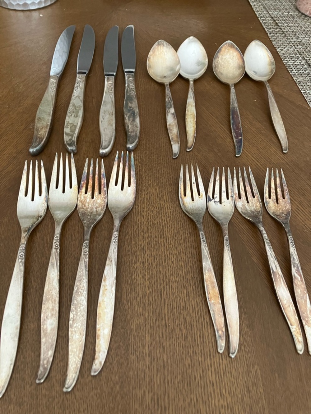 Oneida silverplate set for 4